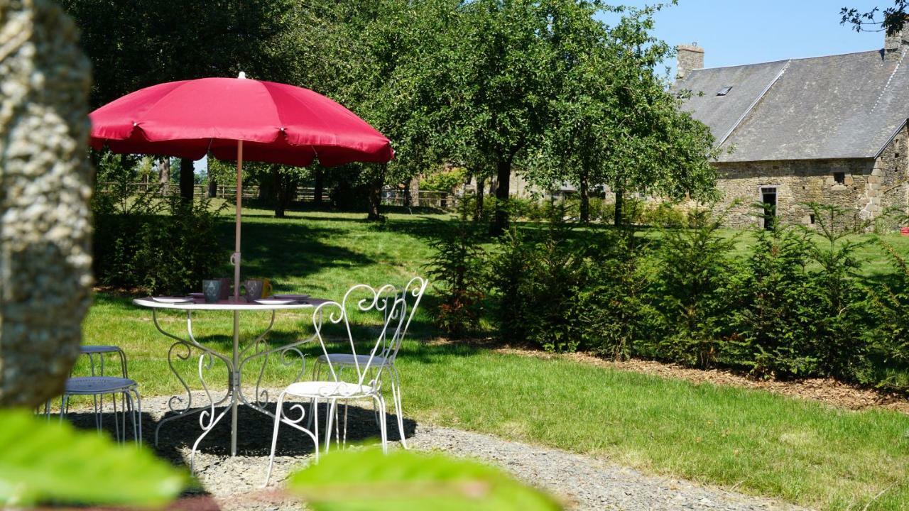 Hotel Domaine Du Manoir De Vains Exterior foto